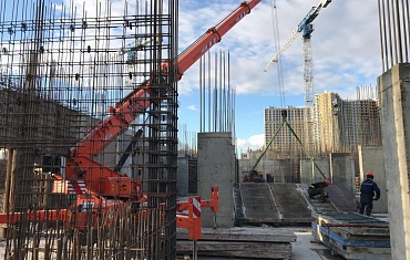 Монтаж опалубки мини-краном SPX1040